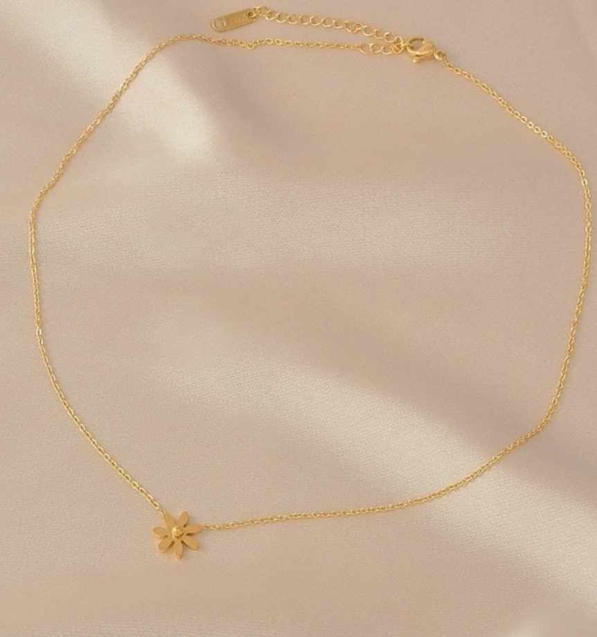 Dainty Floral Pendant Necklace
