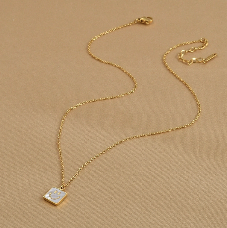 Smiley Shell Inlay Pendant Necklace